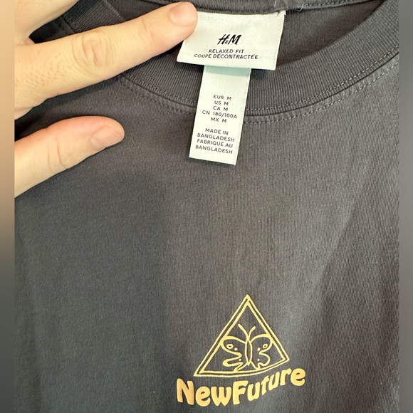 H&M Relaxed Fit Graphic T-Shirt - Picture 2 of 3